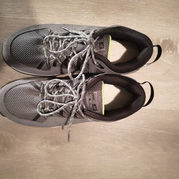 New Balance 669 Men's Size 9.5 Abzorb Dark Grey Sneakers - Picture 2 of 7